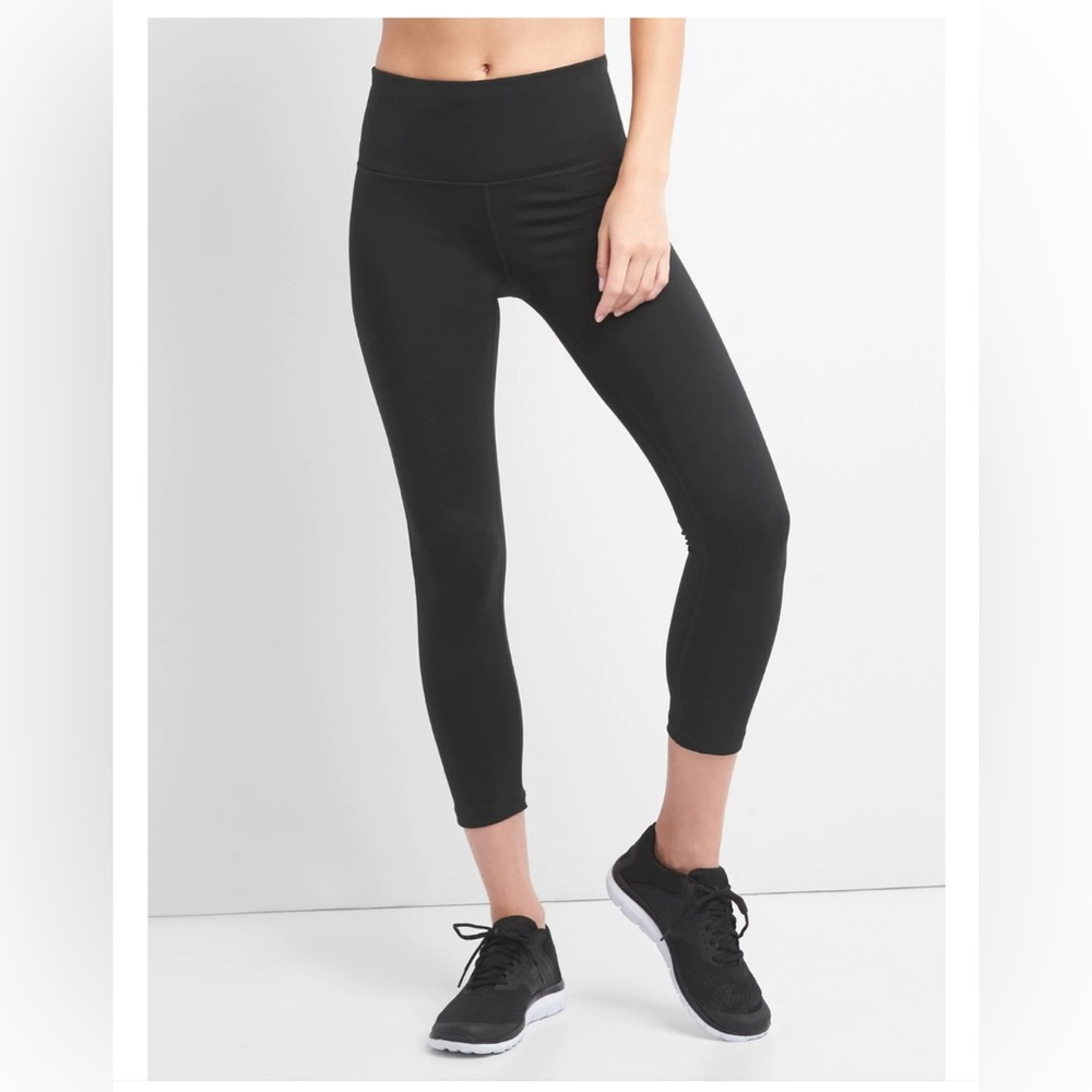 GapFit GFast Hidden Pocket Leggings Size Small in Black